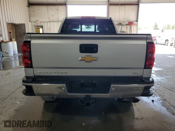 ✅ 2015 Chevrolet Silverado 2500HD LTZ • VIN: 1GC1KWEG0FF666031 • Lot: 71400865. Wystawiony na Copart z przebiegiem 39 714 mil. Bezpłatny archiwum sprzedaży aukcyjnych z USA i szczegółowy raport historii pojazdu na DreamBid. Zdjęcie 6.