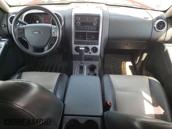 ✅ 2008 Ford Explorer XLT • VIN: 1FMEU73858UB23121 • Lot: 61033035. Wystawiony na Copart z przebiegiem 141 592 mil. Bezpłatny archiwum sprzedaży aukcyjnych z USA i szczegółowy raport historii pojazdu na DreamBid. Zdjęcie 8.