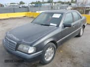 ✅ 1994 Mercedes-Benz C 2.8L • VIN: WDBHA28E8RF026270 • Lot: 43257376. Wystawiony na IAAI z przebiegiem Nie podano. Bezpłatny archiwum sprzedaży aukcyjnych z USA i szczegółowy raport historii pojazdu na DreamBid. Zdjęcie 6.