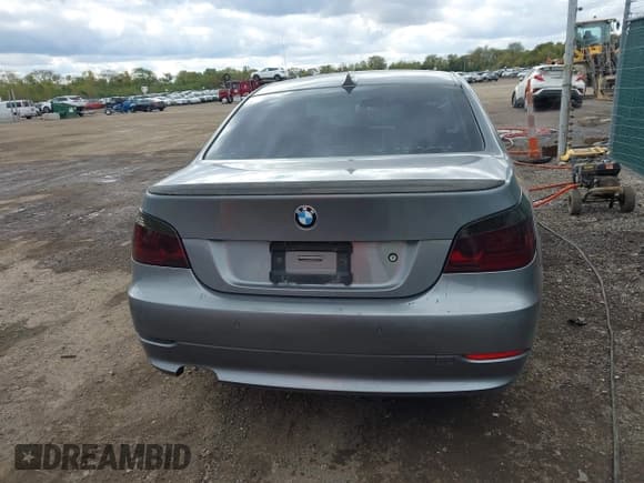 ✅ 2008 BMW 5 Series 535i • VIN: WBANW13588CN56503 • Lot: 43513526. Wystawiony na IAAI z przebiegiem 175 424 mil. Bezpłatny archiwum sprzedaży aukcyjnych z USA i szczegółowy raport historii pojazdu na DreamBid. Zdjęcie 16.