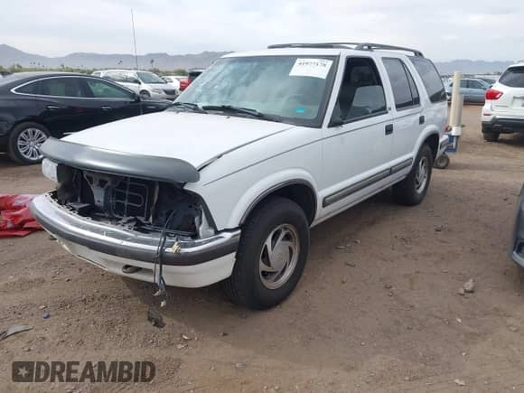1998 Chevrolet Blazer LT with VIN 1GNDT13W7W2185943, listed as a IAAI auction lot 41977178 with 104,235 mi miles and . Bid and sale history available at DreamBid. Image 2.