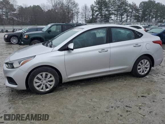 2021 Hyundai Accent SE z VIN 3KPC24A69ME132432, wystawiony jako Copart lot #81944943 z przebiegiem 23 324 mil mil oraz . Historia ofert i sprzedaży dostępna na DreamBid. Obrazek 1.