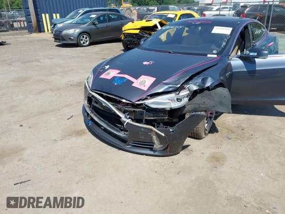 ✅ 2014 Tesla Model S P85D • VIN: 5YJSA1H26EFP66437 • Lot: 42656544. Wystawiony na IAAI z przebiegiem 109 092 mil. Bezpłatny archiwum sprzedaży aukcyjnych z USA i szczegółowy raport historii pojazdu na DreamBid. Zdjęcie 6.