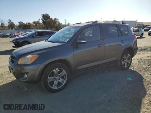 ✅ 2010 Toyota RAV4 Sport • VIN: JTMWF4DV4A5030385 • Lot: 46924595. Wystawiony na Copart z przebiegiem 166 380 mil. Bezpłatny archiwum sprzedaży aukcyjnych z USA i szczegółowy raport historii pojazdu na DreamBid. Zdjęcie 1.