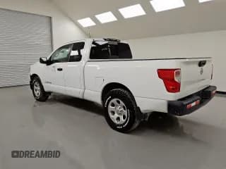 ✅ 2017 Nissan Titan S • VIN: 1N6AA1CK4HN555937 • Lot: 84465495. Wystawiony na Copart z przebiegiem 120 674 mil. Bezpłatny archiwum sprzedaży aukcyjnych z USA i szczegółowy raport historii pojazdu na DreamBid. Zdjęcie 2.