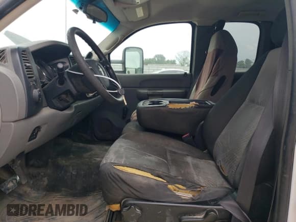 ✅ 2009 Chevrolet Silverado 2500HD Work Truck • VIN: 1GCHC49K29E109971 • Лот: 54607675. Опубликован ранее на Copart с пробегом 306 048 миль. Бесплатный доступ к архиву аукционных продаж из США и подробный отчёт об истории автомобиля на DreamBid. Изображение 7.