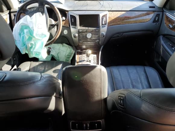 ✅ 2011 Hyundai Equus Signature • VIN: KMHGH4JF3BU029761 • Lot: 85913405. Listed on Copart with Not provided. Free auction sales archive from the USA and detailed vehicle history report at DreamBid. Image 8.