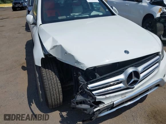 ✅ 2019 Mercedes-Benz GLC 300 • VIN: WDC0G4KB6KV127921 • Lot: 42955720. Wystawiony na IAAI z przebiegiem 105 408 mil. Bezpłatny archiwum sprzedaży aukcyjnych z USA i szczegółowy raport historii pojazdu na DreamBid. Zdjęcie 6.