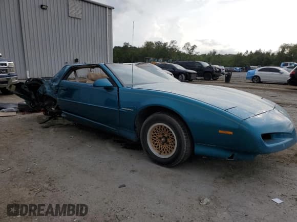 ✅ 1992 Pontiac Firebird • VIN: 1G2FS23E0NL204864 • Lot: 56180995. Wystawiony na Copart z przebiegiem 117 065 mil. Bezpłatny archiwum sprzedaży aukcyjnych z USA i szczegółowy raport historii pojazdu na DreamBid. Zdjęcie 4.