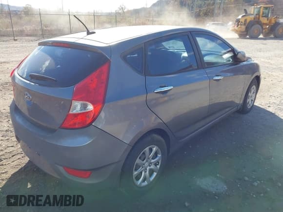 ✅ 2014 Hyundai Accent GS • VIN: KMHCT5AE0EU151671 • Lot: 43552888. Wystawiony na IAAI z przebiegiem 172 186 mil. Bezpłatny archiwum sprzedaży aukcyjnych z USA i szczegółowy raport historii pojazdu na DreamBid. Zdjęcie 4.