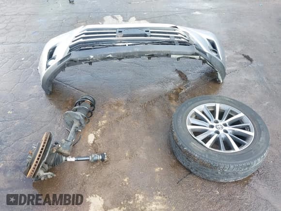 ✅ 2017 Toyota Highlander XLE • VIN: 5TDJZRFH4HS403774 • Lot: 43054652. Listed on IAAI with 97,859 mi. Free auction sales archive from the USA and detailed vehicle history report at DreamBid. Image 12.