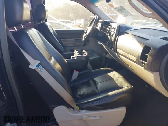 ✅ 2007 Chevrolet Silverado 1500 1LT • VIN: 3GCEC13J27G501078 • Lot: 41660302. Wystawiony na IAAI z przebiegiem 203 791 mil. Bezpłatny archiwum sprzedaży aukcyjnych z USA i szczegółowy raport historii pojazdu na DreamBid. Zdjęcie 5.