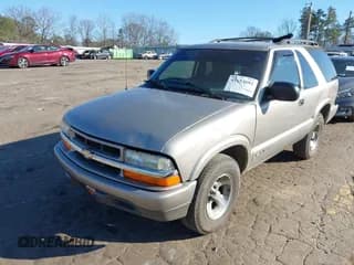 ✅ 2002 Chevrolet Blazer LS • VIN: 1GNCS18W12K145228 • Lot: 41653692. Wystawiony na IAAI z przebiegiem 213 764 mil. Bezpłatny archiwum sprzedaży aukcyjnych z USA i szczegółowy raport historii pojazdu na DreamBid. Zdjęcie 2.