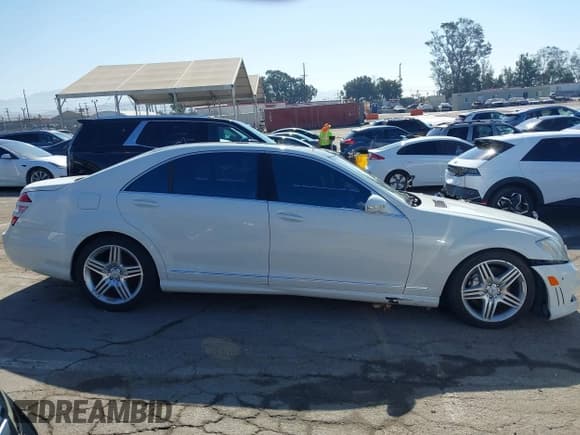 ✅ 2008 Mercedes-Benz S 550 • VIN: WDDNG71X78A224111 • Lot: 42886427. Wystawiony na IAAI z przebiegiem 49 151 mil. Bezpłatny archiwum sprzedaży aukcyjnych z USA i szczegółowy raport historii pojazdu na DreamBid. Zdjęcie 13.