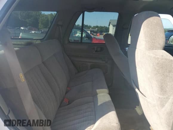 ✅ 2002 Chevrolet Blazer LS • VIN: 1GNDT13W92K226020 • Lot: 71547495. Wystawiony na Copart z przebiegiem 177 144 mil. Bezpłatny archiwum sprzedaży aukcyjnych z USA i szczegółowy raport historii pojazdu na DreamBid. Zdjęcie 11.