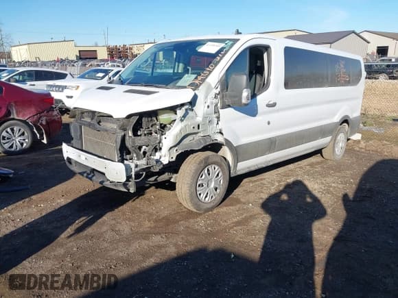 ✅ 2025 Ford Transit Passenger XLT • VIN: 1FBAX2YG8SKA05469 • Lot: 43739749. Wystawiony na IAAI z przebiegiem 34 684 mil. Bezpłatny archiwum sprzedaży aukcyjnych z USA i szczegółowy raport historii pojazdu na DreamBid. Zdjęcie 18.