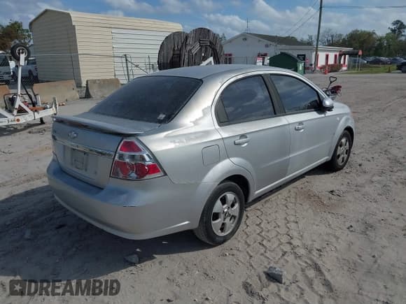 ✅ 2007 Chevrolet Aveo LS • VIN: KL1TD56687B084620 • Lot: 41719793. Wystawiony na IAAI z przebiegiem 119 233 mil. Bezpłatny archiwum sprzedaży aukcyjnych z USA i szczegółowy raport historii pojazdu na DreamBid. Zdjęcie 4.