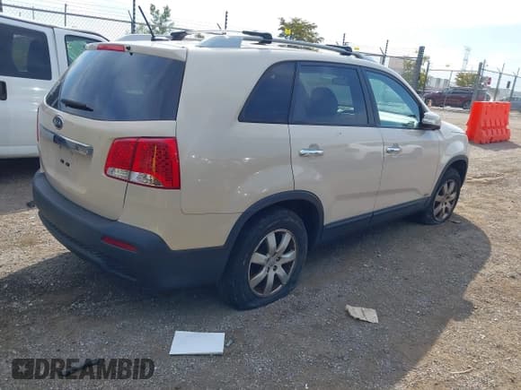 ✅ 2012 Kia Sorento LX • VIN: 5XYKTDA20CG226612 • Lot: 43225492. Listed on IAAI with 154,587 mi. Free auction sales archive from the USA and detailed vehicle history report at DreamBid. Image 4.