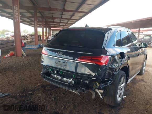 ✅ 2021 Audi Q5 Premium • VIN: WA1AAAFY0M2102651 • Lot: 42357803. Wystawiony na IAAI z przebiegiem 33 201 mil. Bezpłatny archiwum sprzedaży aukcyjnych z USA i szczegółowy raport historii pojazdu na DreamBid. Zdjęcie 18.