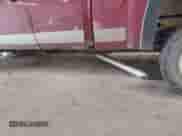 2007 Chevrolet Silverado 1500 1LT z VIN 1GCEK19087Z516606, wystawiony jako IAAI lot #43270980 z przebiegiem 223 019 mil mil oraz . Historia ofert i sprzedaży dostępna na DreamBid. Obrazek 19.