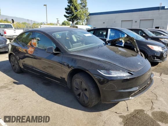✅ 2024 Tesla Model 3 Long Range • VIN: 5YJ3E1EB7RF796033 • Lot: 90671645. Wystawiony na Copart z przebiegiem Nie podano. Bezpłatny archiwum sprzedaży aukcyjnych z USA i szczegółowy raport historii pojazdu na DreamBid. Zdjęcie 4.
