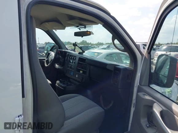 ✅ 2014 Chevrolet Express Cargo • VIN: 1GCWGFCA6E1213887 • Lot: 43502608. Listed on IAAI with 158,312 mi. Free auction sales archive from the USA and detailed vehicle history report at DreamBid. Image 5.