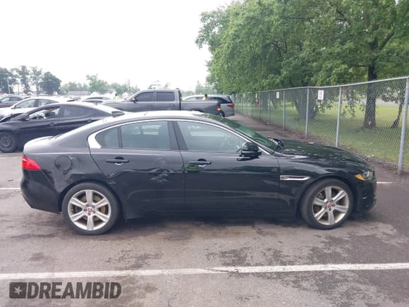 ✅ 2017 Jaguar XE 25t Premium • VIN: SAJAD4BG0HA972053 • Lot: 42728549. Wystawiony na IAAI z przebiegiem 69 187 mil. Bezpłatny archiwum sprzedaży aukcyjnych z USA i szczegółowy raport historii pojazdu na DreamBid. Zdjęcie 17.