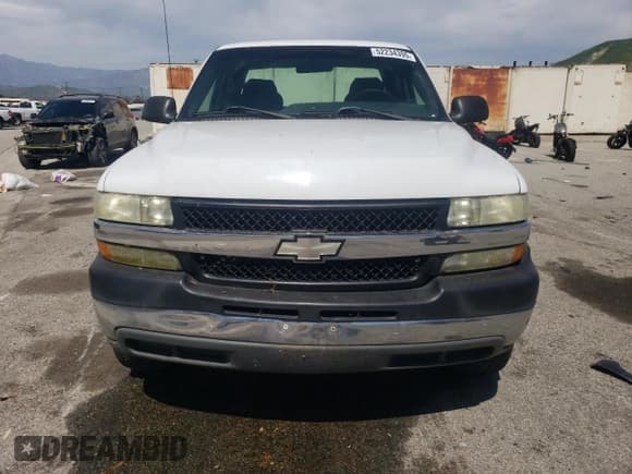 ✅ 2002 Chevrolet Silverado 1500 • VIN: 1GBHC29U22E300208 • Лот: 52234395. Опубликован ранее на Copart с пробегом Не указан. Бесплатный доступ к архиву аукционных продаж из США и подробный отчёт об истории автомобиля на DreamBid. Изображение 5.