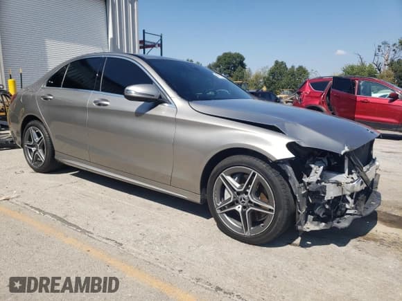 ✅ 2020 Mercedes-Benz C 300 • VIN: WDDWF8EB2LR527397 • Lot: 80670825. Wystawiony na Copart z przebiegiem 64 331 mil. Bezpłatny archiwum sprzedaży aukcyjnych z USA i szczegółowy raport historii pojazdu na DreamBid. Zdjęcie 4.