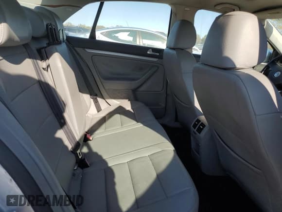 ✅ 2008 Volkswagen Jetta SE • VIN: 3VWRM71KX8M182588 • Лот: 91324195. Опубликован ранее на Copart с пробегом 223 018 миль. Бесплатный доступ к архиву аукционных продаж из США и подробный отчёт об истории автомобиля на DreamBid. Изображение 10.