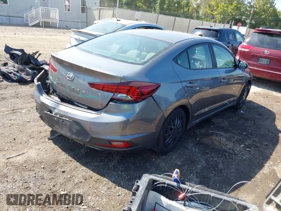 ✅ 2019 Hyundai Elantra SE • VIN: 5NPD74LF4KH456870 • Lot: 43324949. Listed on IAAI with 162,497 mi. Free auction sales archive from the USA and detailed vehicle history report at DreamBid. Image 4.