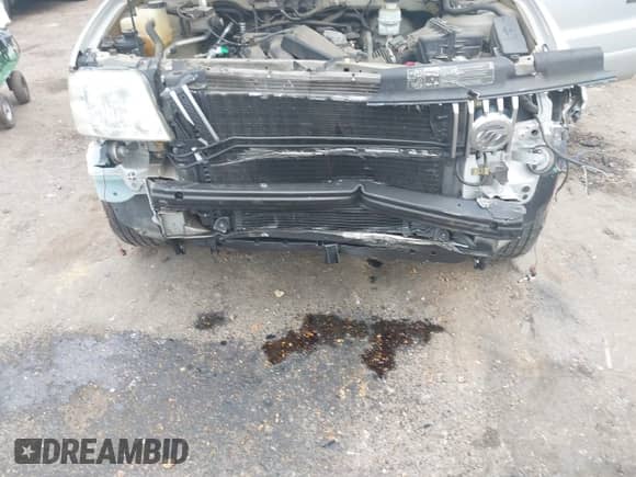 2005 Mercury Mariner Luxury с VIN 4M2YU56155DJ18530, выставлен на аукционе IAAI как лот 42307355 с пробегом 74 905 миль миль и . История ставок и продаж доступна на DreamBid. Изображение 6.