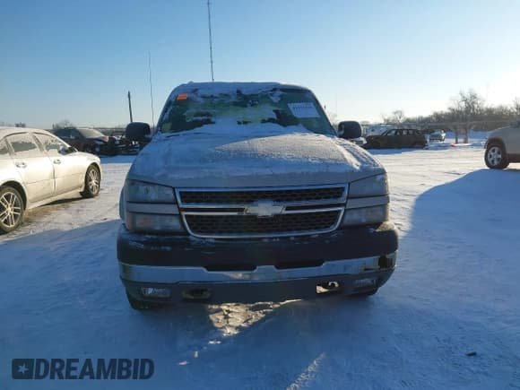 ✅ 2005 Chevrolet Silverado 2500HD LS • VIN: 1GCHK23U15F914186 • Lot: 41332418. Wystawiony na IAAI z przebiegiem 101 923 mil. Bezpłatny archiwum sprzedaży aukcyjnych z USA i szczegółowy raport historii pojazdu na DreamBid. Zdjęcie 12.