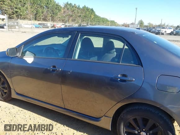 ✅ 2010 Toyota Corolla S • VIN: 1NXBU4EE9AZ182148 • Lot: 43521724. Wystawiony na IAAI z przebiegiem 238 951 mil. Bezpłatny archiwum sprzedaży aukcyjnych z USA i szczegółowy raport historii pojazdu na DreamBid. Zdjęcie 14.