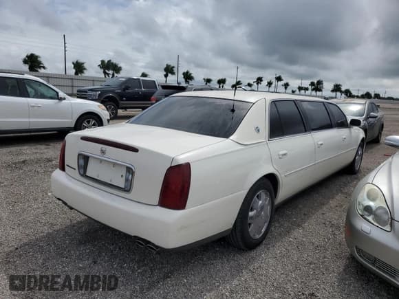 ✅ 2003 Cadillac DeVille Limousine • VIN: 1GEEH90Y53U550470 • Lot: 74652304. Listed on Copart with 34,395 mi. Free auction sales archive from the USA and detailed vehicle history report at DreamBid. Image 3.