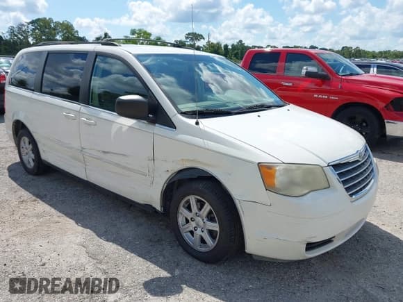 ✅ 2010 Chrysler Town & Country LX • VIN: 2A4RR2D15AR392468 • Lot: 43015328. Wystawiony na IAAI z przebiegiem 165 515 mil. Bezpłatny archiwum sprzedaży aukcyjnych z USA i szczegółowy raport historii pojazdu na DreamBid. Zdjęcie 1.