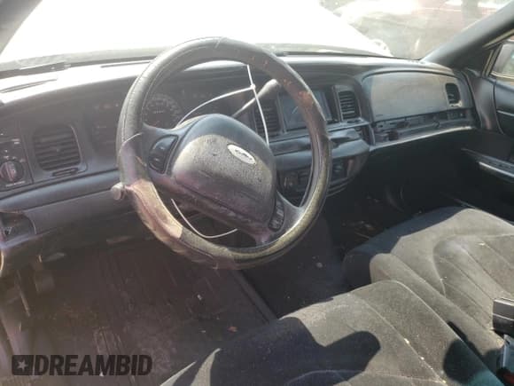 ✅ 2001 Ford Crown Victoria Police Interceptor • VIN: 2FAFP71W61X192261 • Lot: 69208974. Wystawiony na Copart z przebiegiem 163 632 mil. Bezpłatny archiwum sprzedaży aukcyjnych z USA i szczegółowy raport historii pojazdu na DreamBid. Zdjęcie 8.