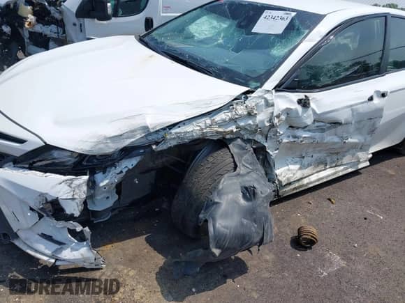 2022 Toyota Camry SE z VIN 4T1G11AK0NU054329, wystawiony jako IAAI lot #42342363 z przebiegiem 105 909 mil mil oraz . Historia ofert i sprzedaży dostępna na DreamBid. Obrazek 6.