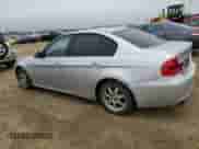 2006 BMW 3 Series z VIN WBAVB53506KW28882, wystawiony jako Copart lot #90470905 z przebiegiem 240 656 mil mil oraz Czysty tytuł • Clean title. Historia ofert i sprzedaży dostępna na DreamBid. Obrazek 2.