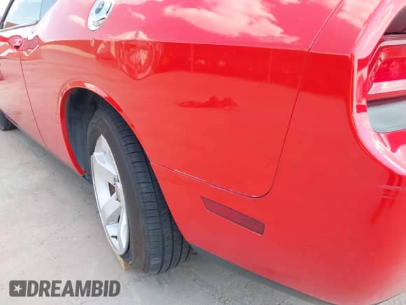 2014 Dodge Challenger SXT z VIN 2C3CDYAG5EH294823, wystawiony jako IAAI lot #43238375 z przebiegiem 153 229 mil mil oraz . Historia ofert i sprzedaży dostępna na DreamBid. Obrazek 18.