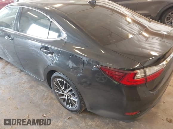 ✅ 2016 Lexus ES 330 • VIN: JTHBK1GG2G2236674 • Лот: 43360170. Опубликован ранее на IAAI с пробегом 113 169 миль. Бесплатный доступ к архиву аукционных продаж из США и подробный отчёт об истории автомобиля на DreamBid. Изображение 3.