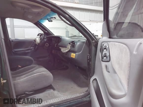 ✅ 2000 Dodge Dakota Sport • VIN: 1B7HG2AZ7YS777329 • Lot: 41592831. Wystawiony na IAAI z przebiegiem 204 067 mil. Bezpłatny archiwum sprzedaży aukcyjnych z USA i szczegółowy raport historii pojazdu na DreamBid. Zdjęcie 5.