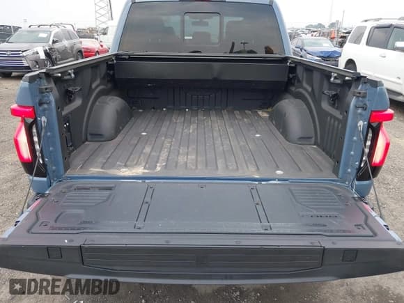 ✅ 2023 Ford F-150 Lightning Pro • VIN: 1FT6W1EVXPWG53591 • Лот: 42249385. Опубликован ранее на IAAI с пробегом 17 892 миль. Бесплатный доступ к архиву аукционных продаж из США и подробный отчёт об истории автомобиля на DreamBid. Изображение 21.