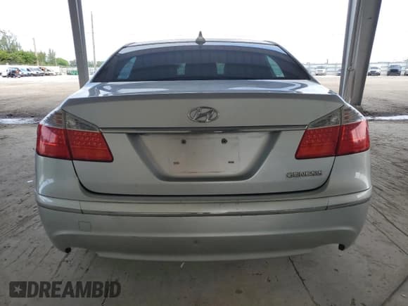 ✅ 2009 Hyundai Genesis • VIN: KMHGC46E39U021698 • Lot: 91401595. Wystawiony na Copart z przebiegiem 177 425 mil. Bezpłatny archiwum sprzedaży aukcyjnych z USA i szczegółowy raport historii pojazdu na DreamBid. Zdjęcie 6.