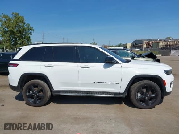 ✅ 2023 Jeep Grand Cherokee Limited • VIN: 1C4RJHBG2PC629362 • Lot: 43179133. Wystawiony na IAAI z przebiegiem 18 427 mil. Bezpłatny archiwum sprzedaży aukcyjnych z USA i szczegółowy raport historii pojazdu na DreamBid. Zdjęcie 13.