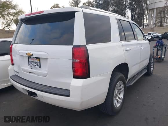 ✅ 2019 Chevrolet Tahoe LT • VIN: 1GNSKBKC5KR273544 • Lot: 42085800. Wystawiony na IAAI z przebiegiem 99 537 mil. Bezpłatny archiwum sprzedaży aukcyjnych z USA i szczegółowy raport historii pojazdu na DreamBid. Zdjęcie 4.