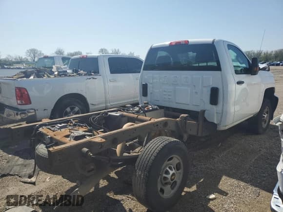 ✅ 2017 Chevrolet Silverado 2500HD Work Truck • VIN: 1GB0CUEG6HZ246969 • Лот: 47826245. Опубликован ранее на Copart с пробегом 132 815 миль. Бесплатный доступ к архиву аукционных продаж из США и подробный отчёт об истории автомобиля на DreamBid. Изображение 3.