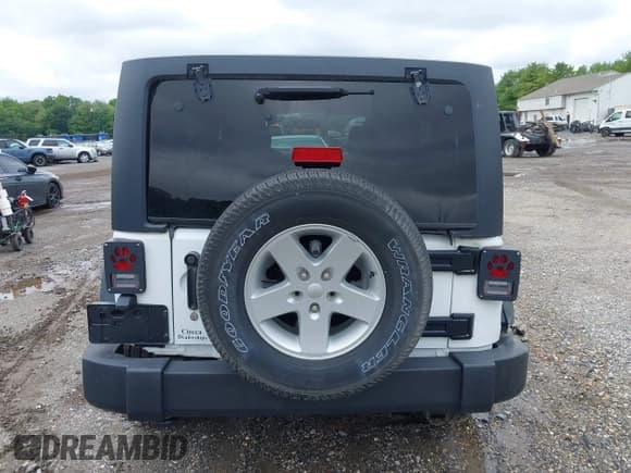✅ 2016 Jeep Wrangler Unlimited Sport • VIN: 1C4HJWDG7GL238107 • Lot: 42345271. Listed on IAAI with 104,540 mi. Free auction sales archive from the USA and detailed vehicle history report at DreamBid. Image 16.