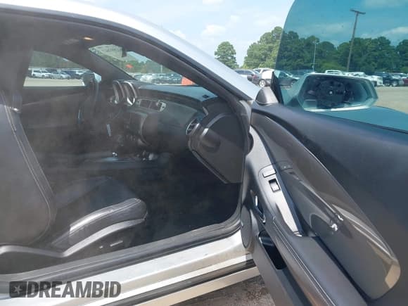 ✅ 2014 Chevrolet Camaro LT • VIN: 2G1FC1E36E9318544 • Lot: 42893847. Listed on IAAI with 113,912 mi. Free auction sales archive from the USA and detailed vehicle history report at DreamBid. Image 5.