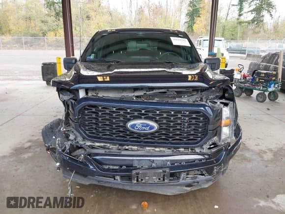 ✅ 2023 Ford F-150 XL • VIN: 1FTEW1EP1PKD98589 • Lot: 43639266. Wystawiony na IAAI z przebiegiem 71 624 mil. Bezpłatny archiwum sprzedaży aukcyjnych z USA i szczegółowy raport historii pojazdu na DreamBid. Zdjęcie 12.